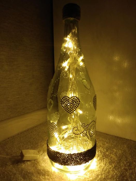 Lampki nocne z dużych butelek na prezent.