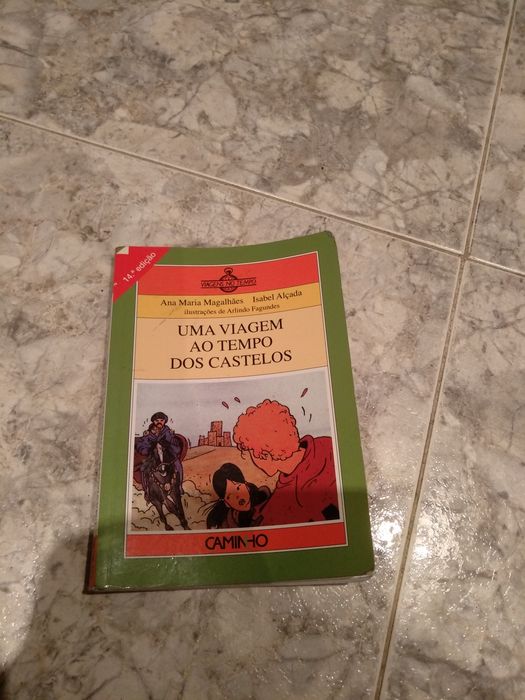 Livro Uma Viagem ao tempo dos castelos