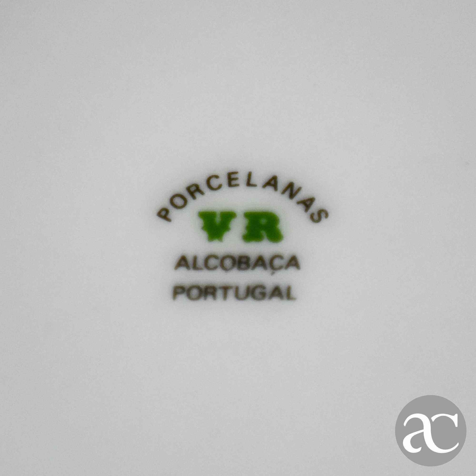 Jarra com bordo vazado porcelanas VR Alcobaça