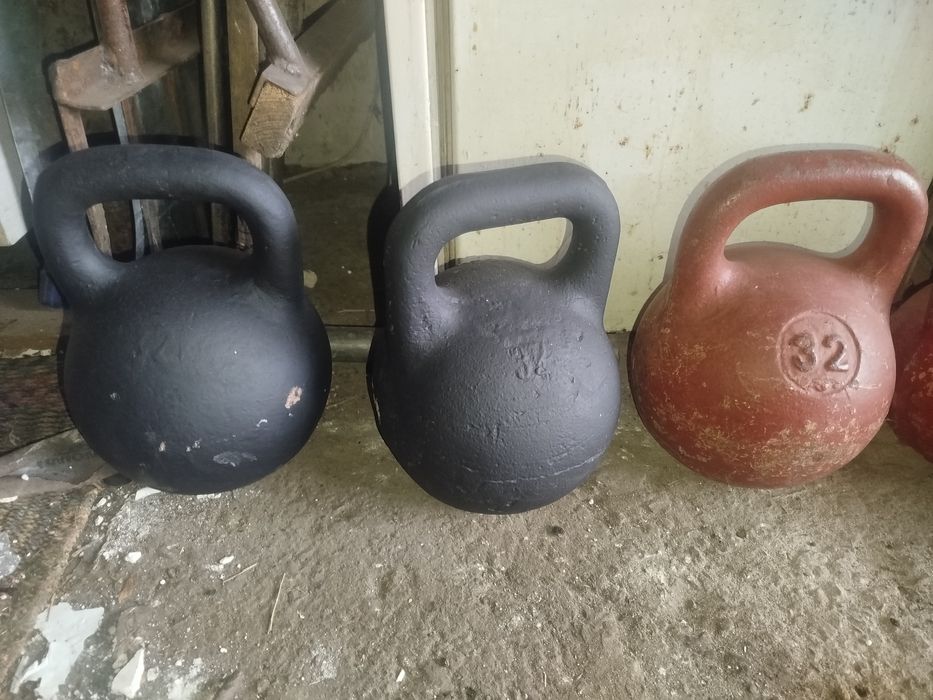 Гири спортивные 24 кг.32 кг 16 кг и гантели