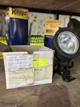 Lampa robocza owalna ZE 12V z uchwytem – 693LR32H3 John Deere