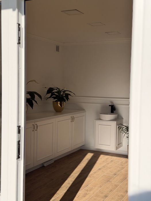 Podnajme gabinet do stylizacji paznokcji.