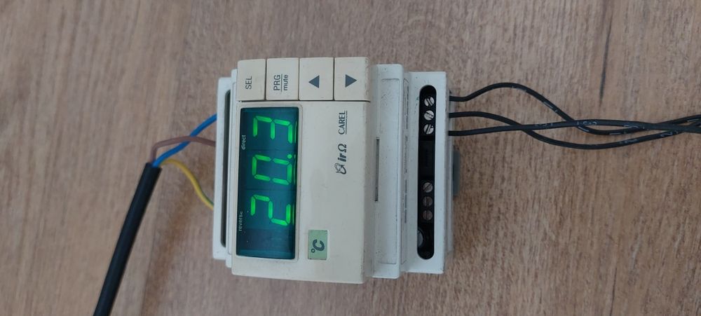 Sterownik temperatury carel IR omega