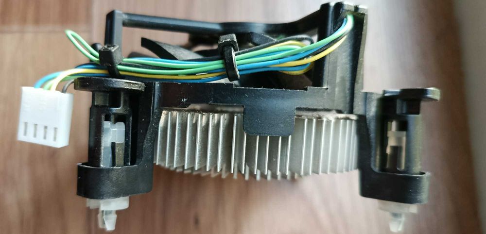 Боксовий кулер E97379-003