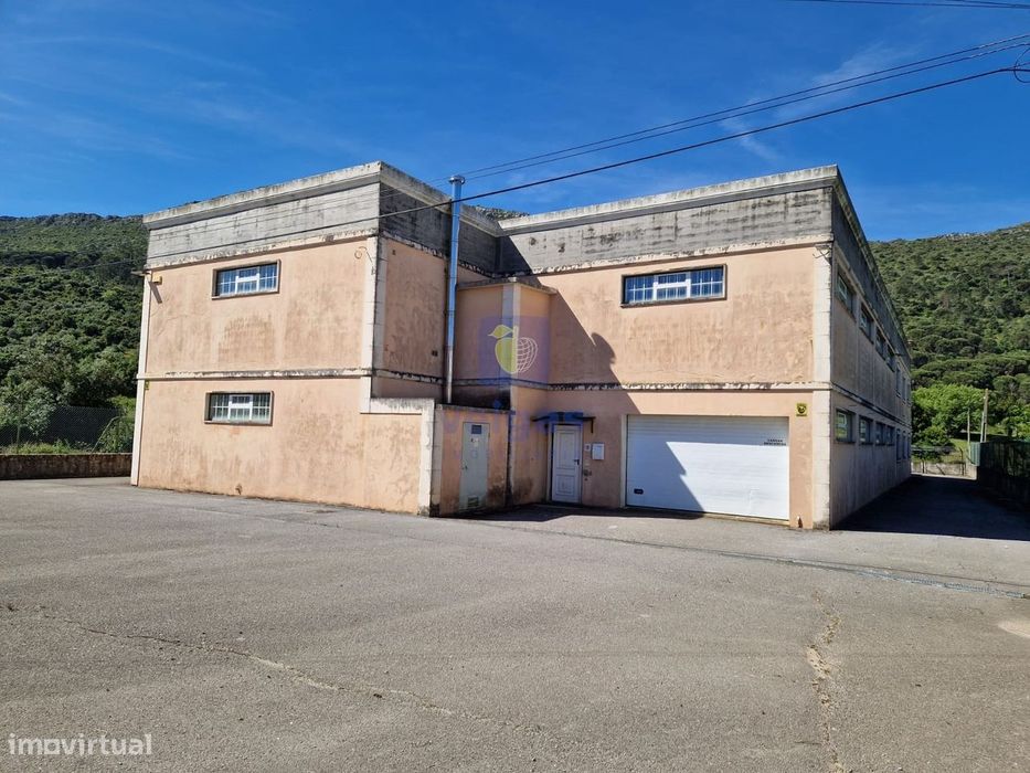Edificio de 2 pisos para Armazem ou Industria