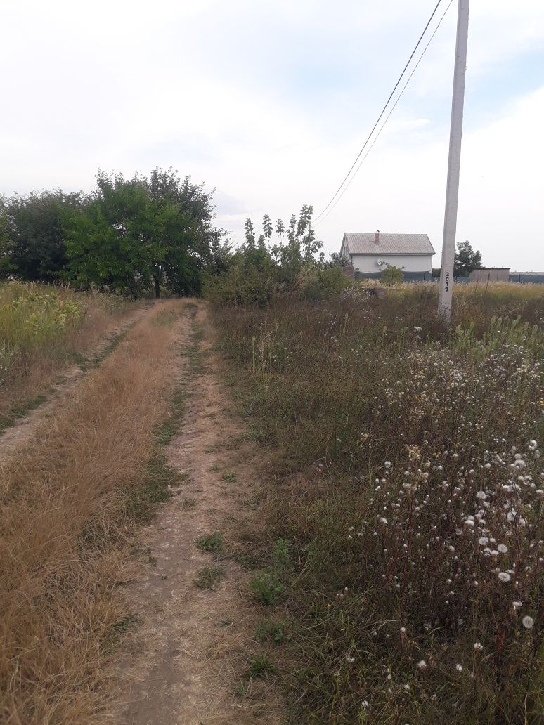 Продаж земельної ділянки в районі новобудов в с. Слобода, вул. Стуса