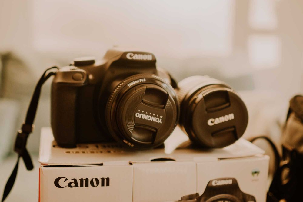 Sprzedam Canon EOS 1300D z dwoma obiektywami! + akcesoria