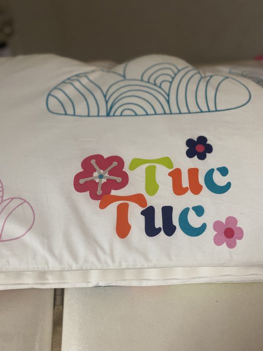 Vendo edredao com protector de berco