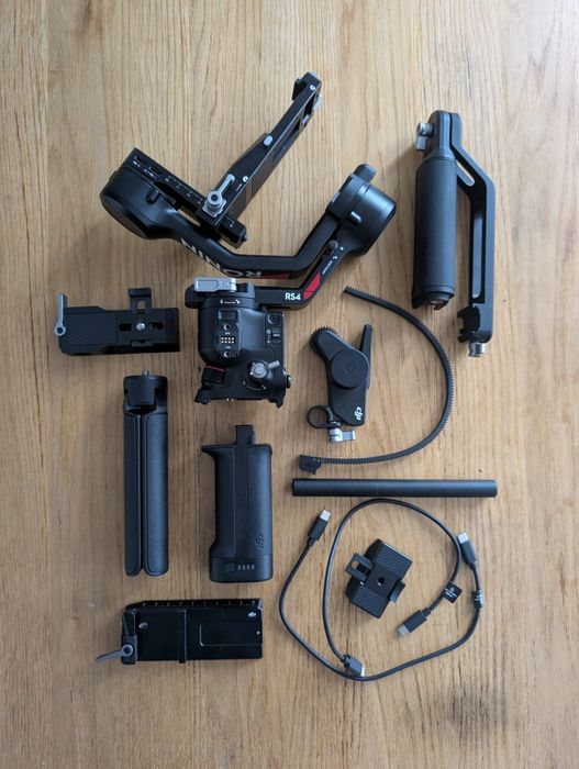 DJI RS 4 Combo Gimbal Stabilizer do kamer i aparatów
