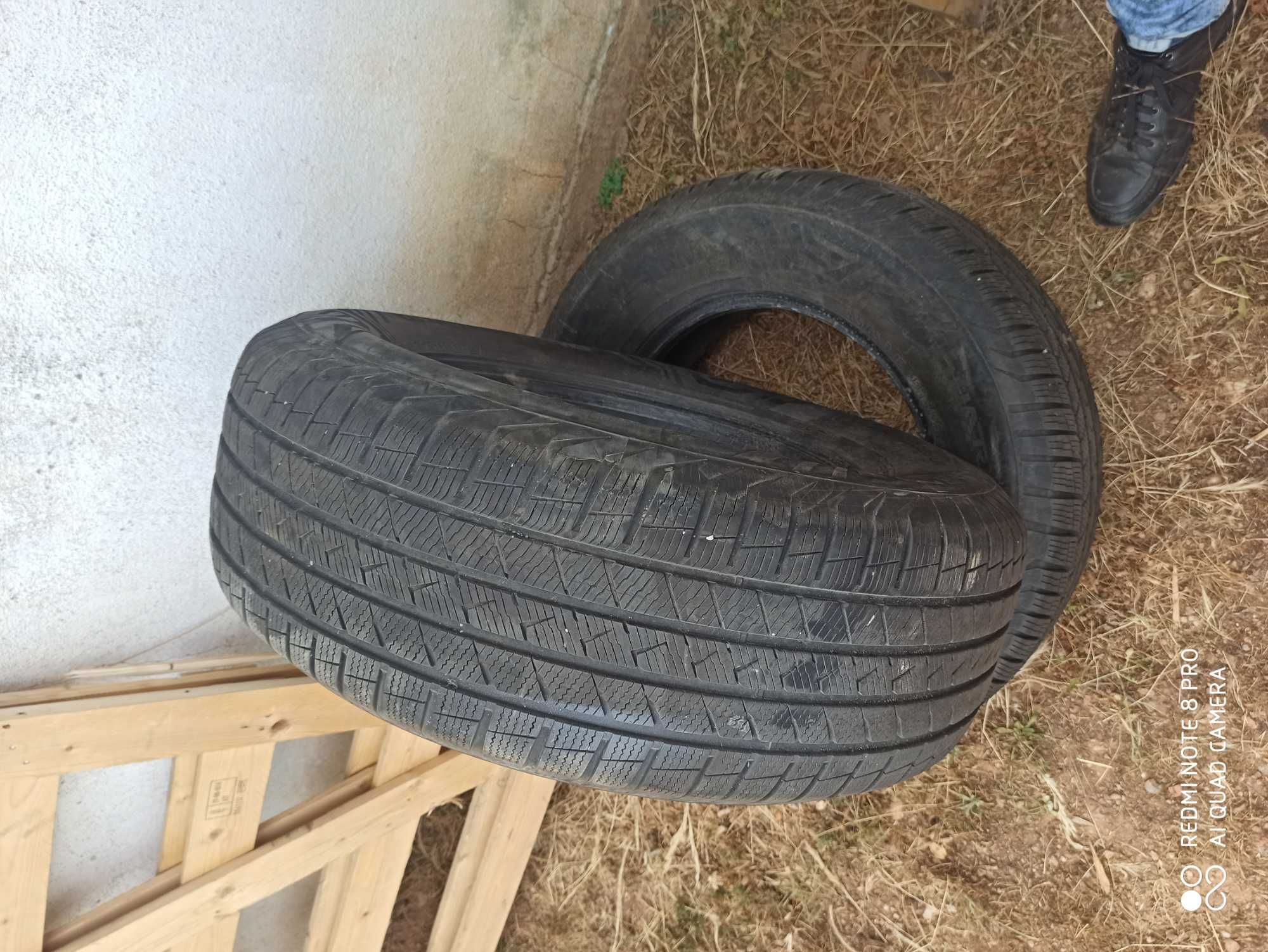 Pneus Vredestein quatrac pro 265/65R17 116H M+S em muito bom estado.