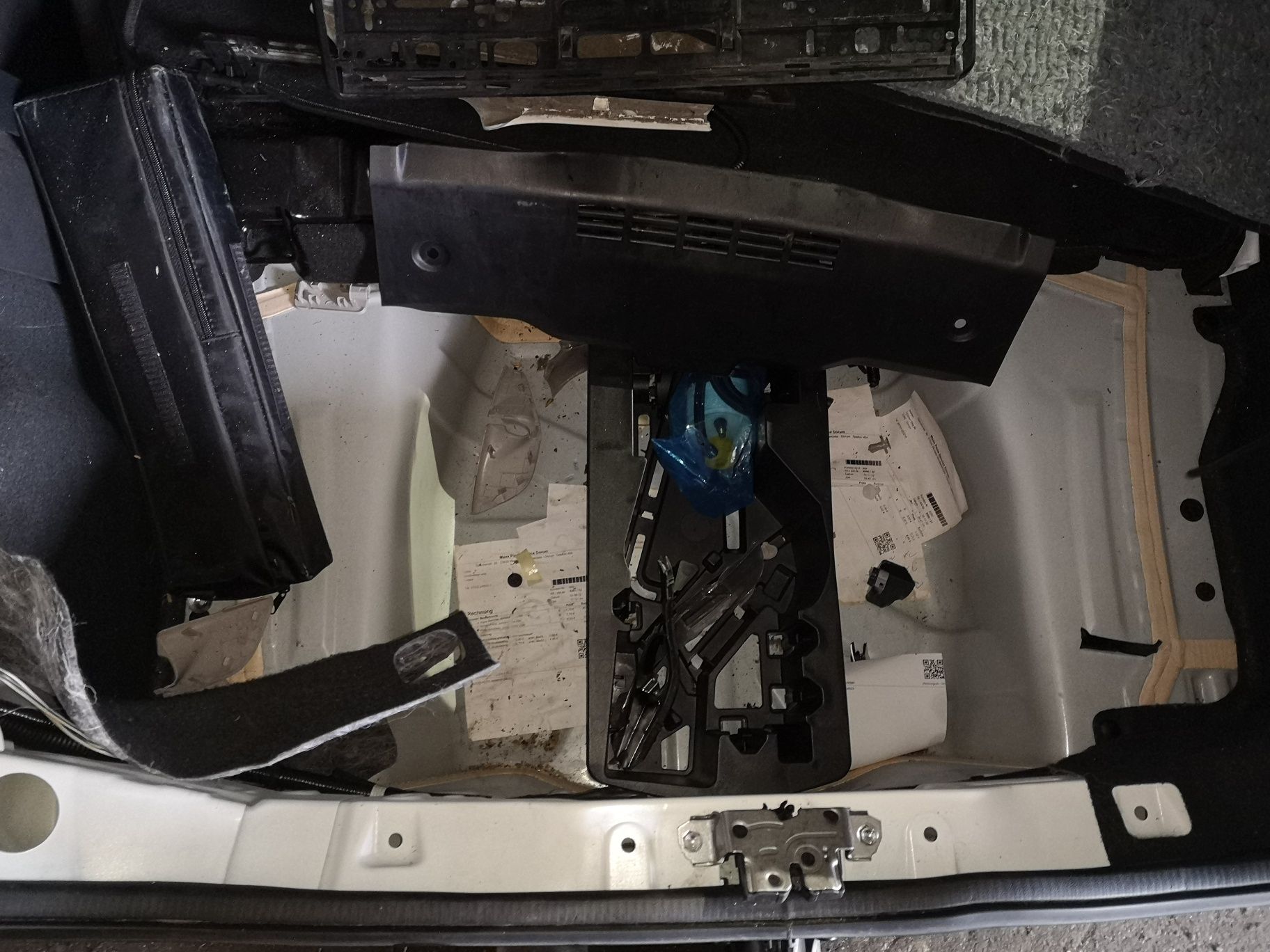 Citroen C1 zderzak tył tylny ślizg ćwiartka błotnik pas tylny  14->