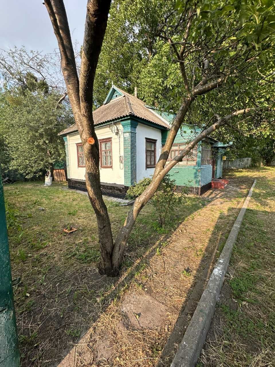 Будинок біля центру з ділянкою 8 соток