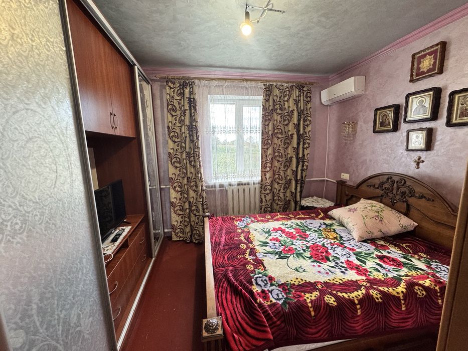 Будинок з новим ремонтом і технікою, великою ділянкою в м.Кременець Те