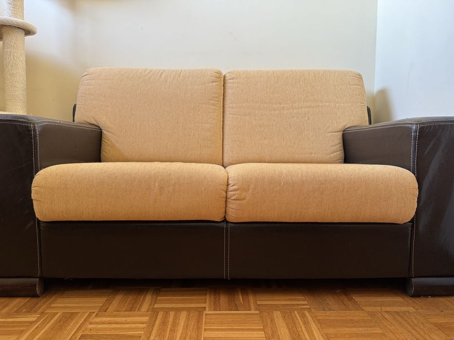 Sofa em pele e tecido