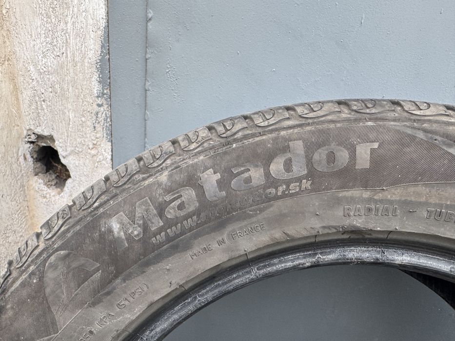 Opony zimowe Matador 215/60 r17 , rok 2017 cena za 4 opony.