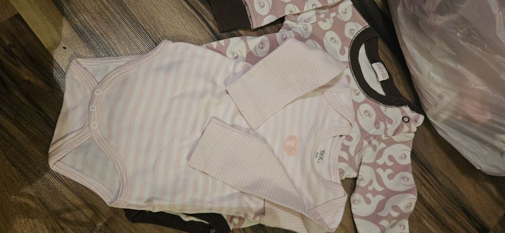 Отдам пакет вещей на новорожденную маленькую 56-68см девочку