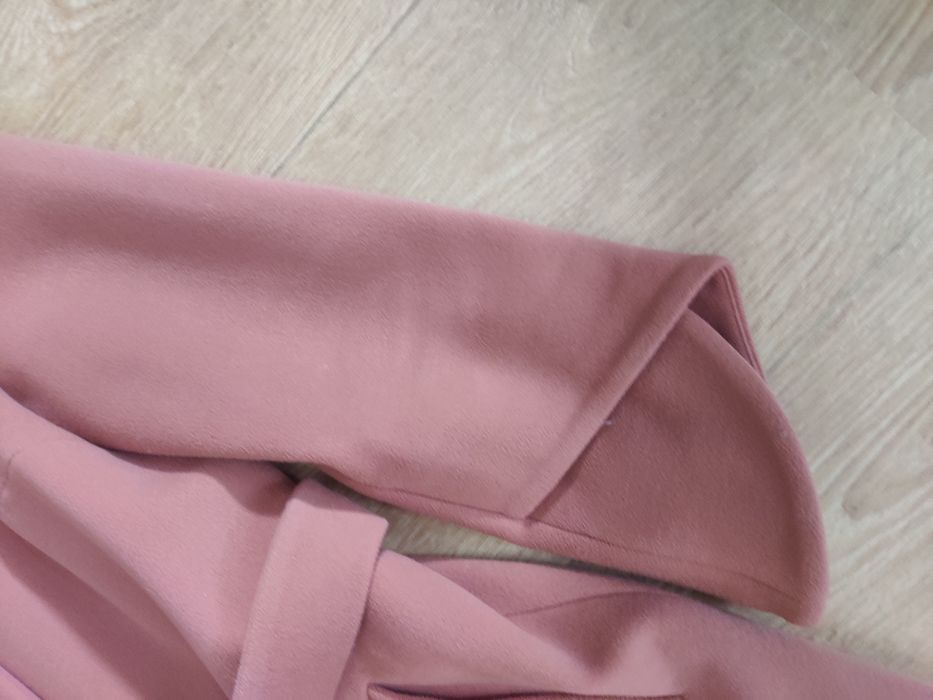 Пальто женское.Цвет пудровый. Почти новое й