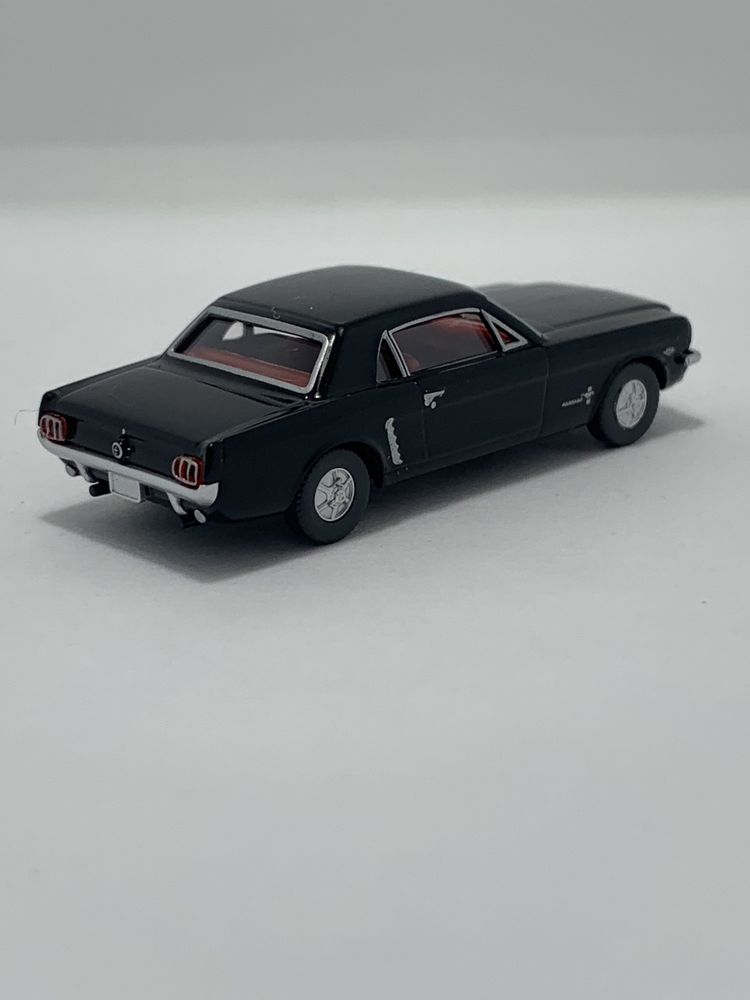 Ford Mustang Coupé da Wiking escala 1/87