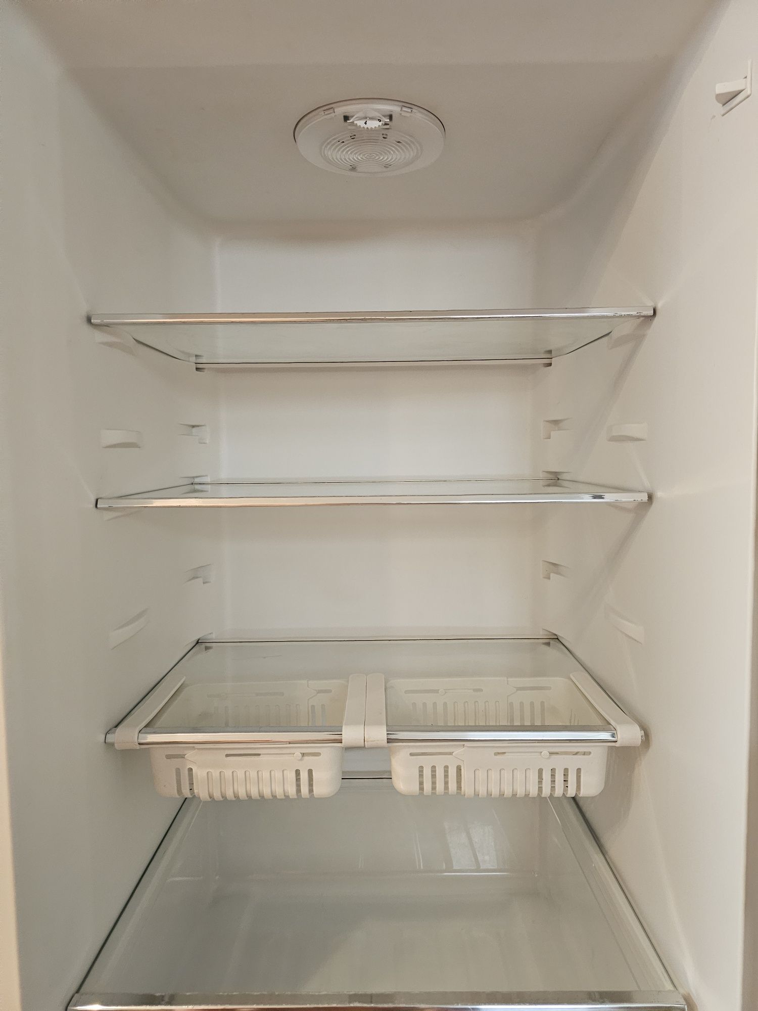 Frigorifico combinado com dispensador 283L