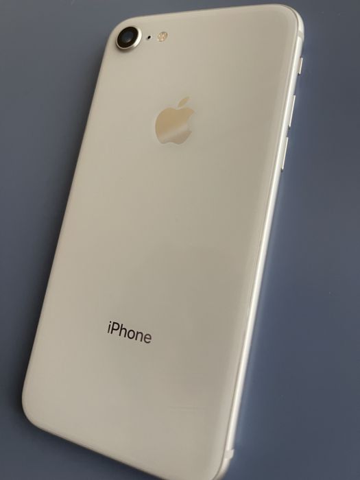 Iphone 8 на 64gb білий