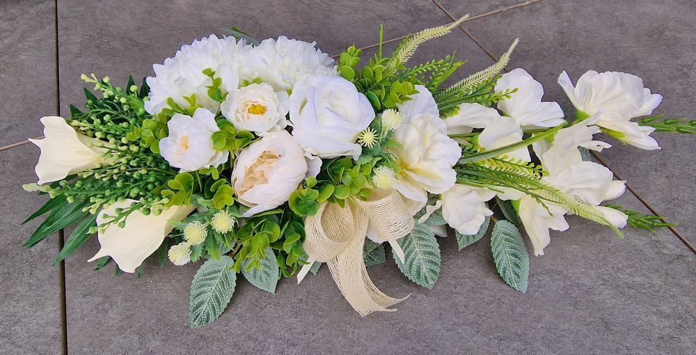 Kompozycja kwiatowa na grób cmentarz stroik ikebana Z185