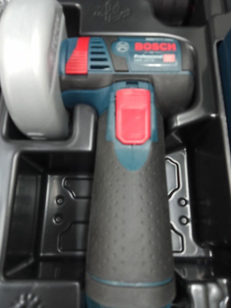 Bosch Profesaional GWS 12v - 76 Lbox