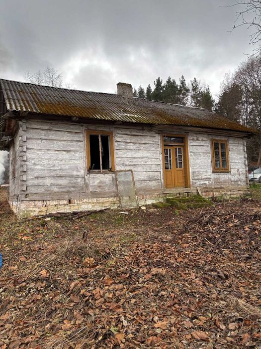 Drewniany dom do rozbiórki