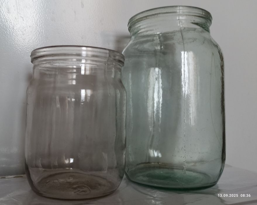 Банки 3 л.,  0,5  та  0,5 л  з єврокришкою