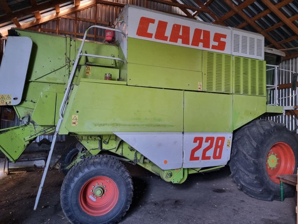 Claas Commandor 228