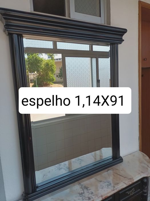 Credência com espelho
