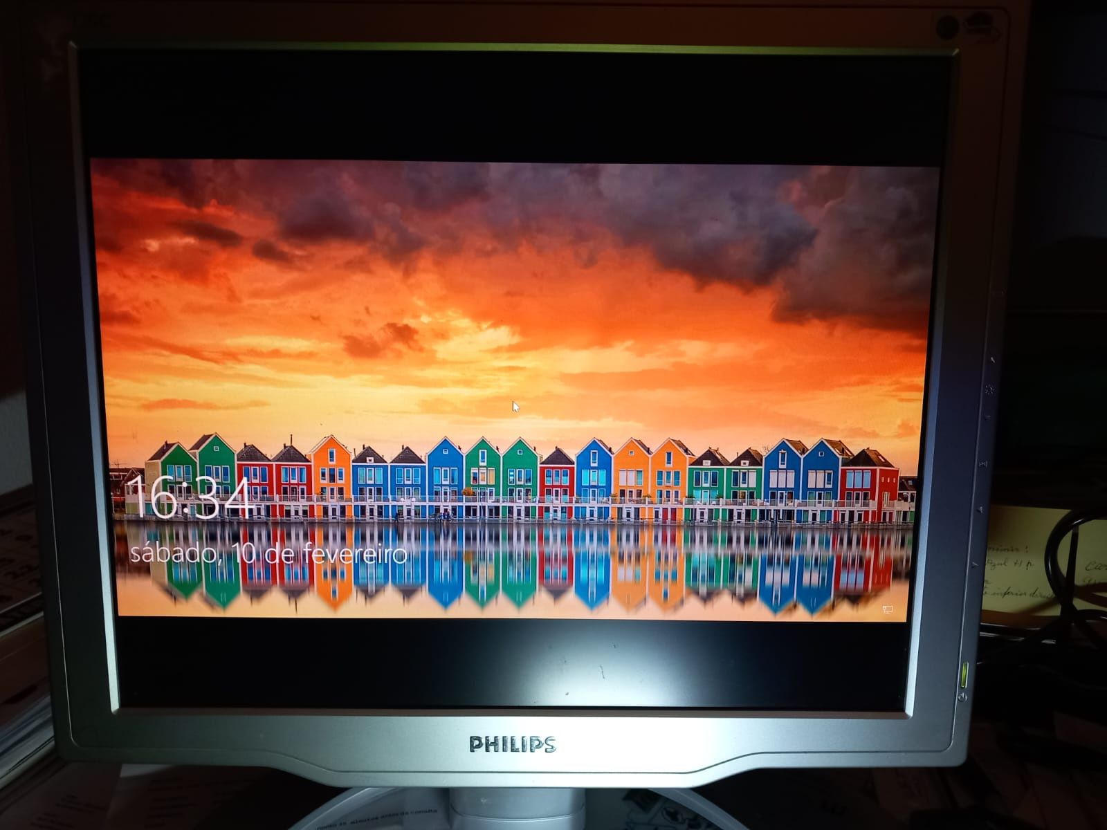 Monitor Philips a funcionar