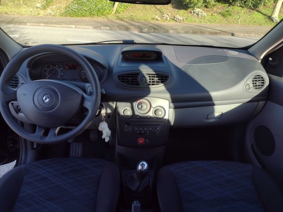 Renault Clio III Gasolina 1.2 - 5 portas - 2006
