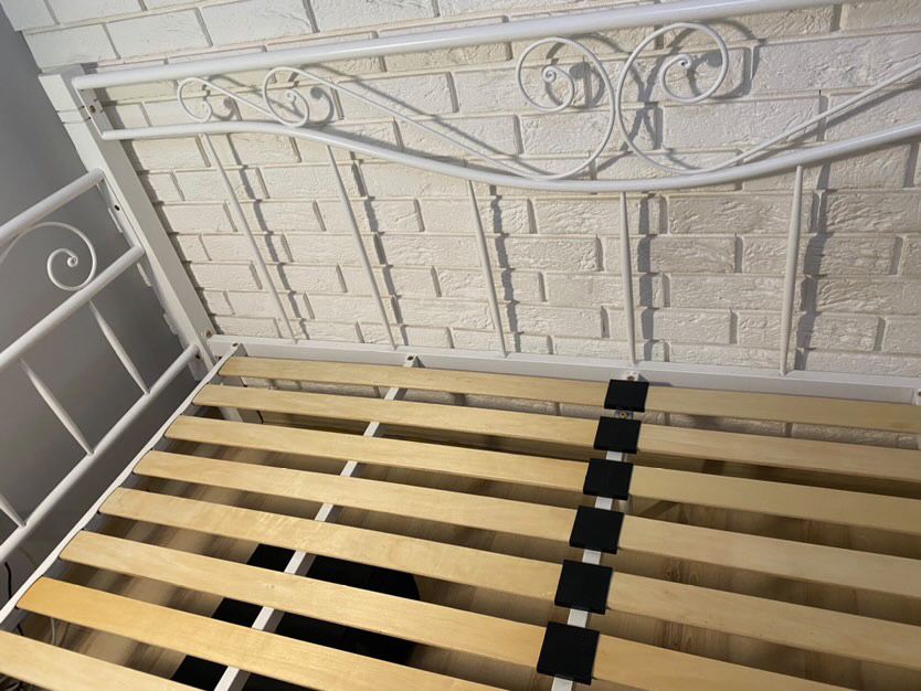 Białe Metalowe Łóżko