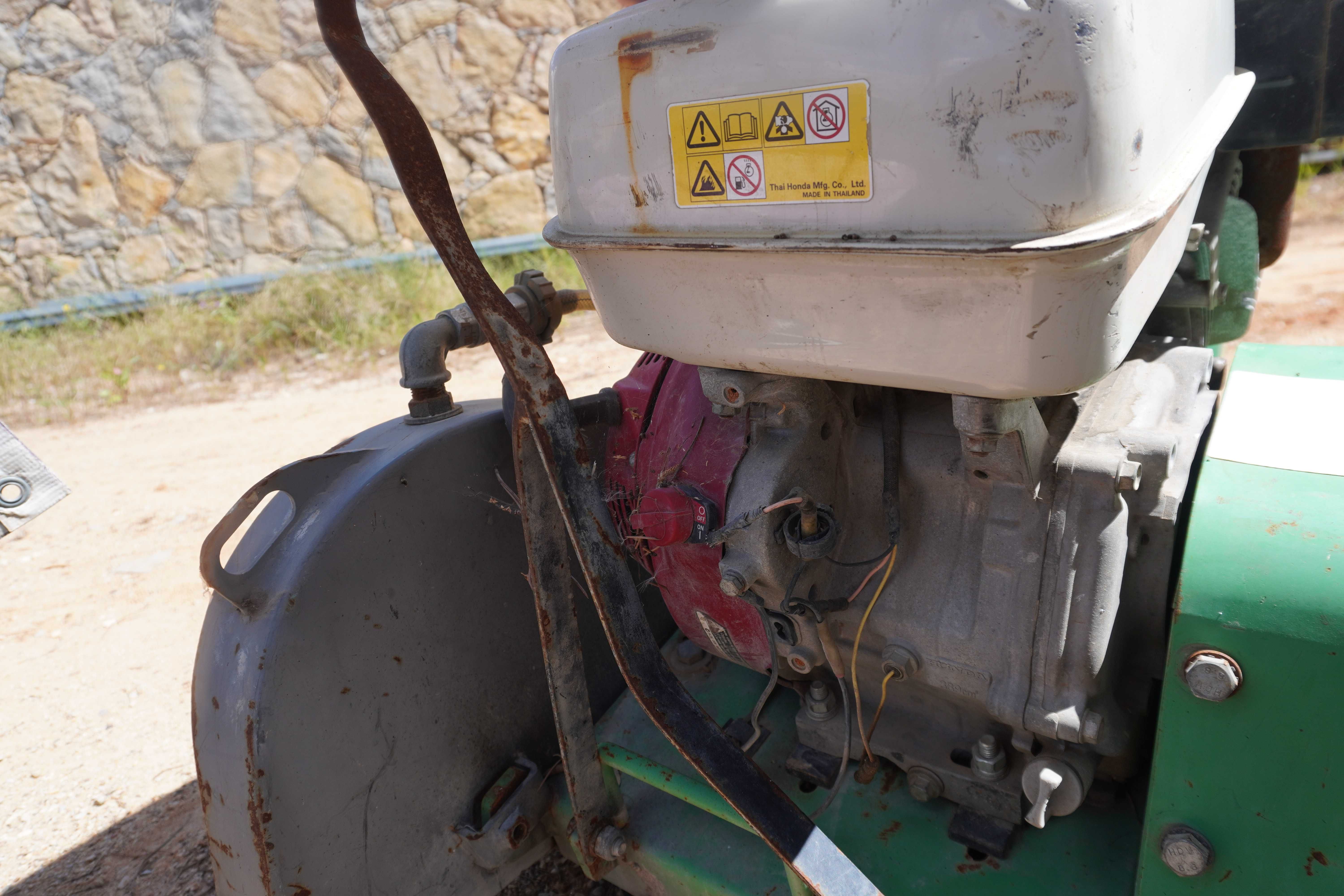 Máquina de Cortar Chão com Motor Honda
