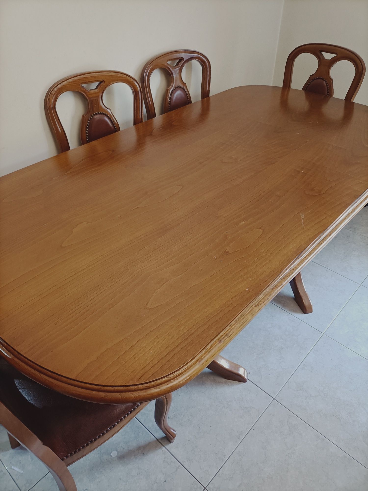 Mesa de sala  com 6 cadeiras