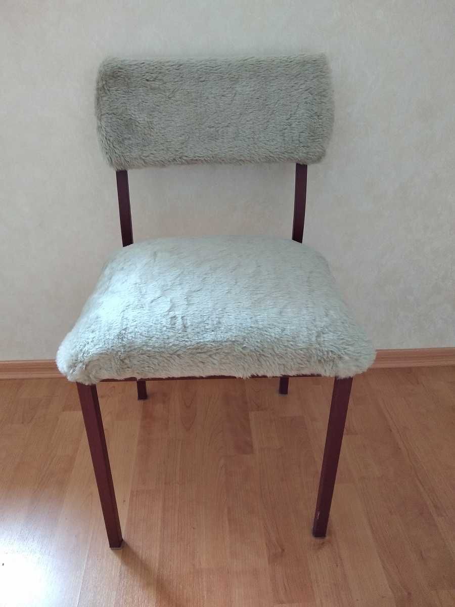 Стілець. Стільці для вітальні.