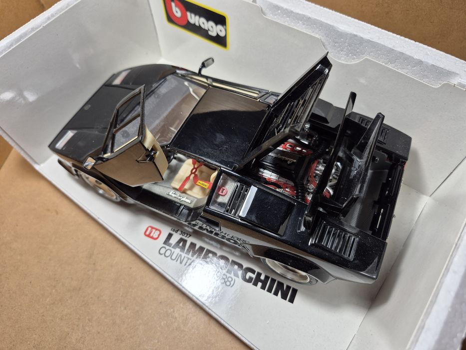 Model 1/18 lamborghini countach burago