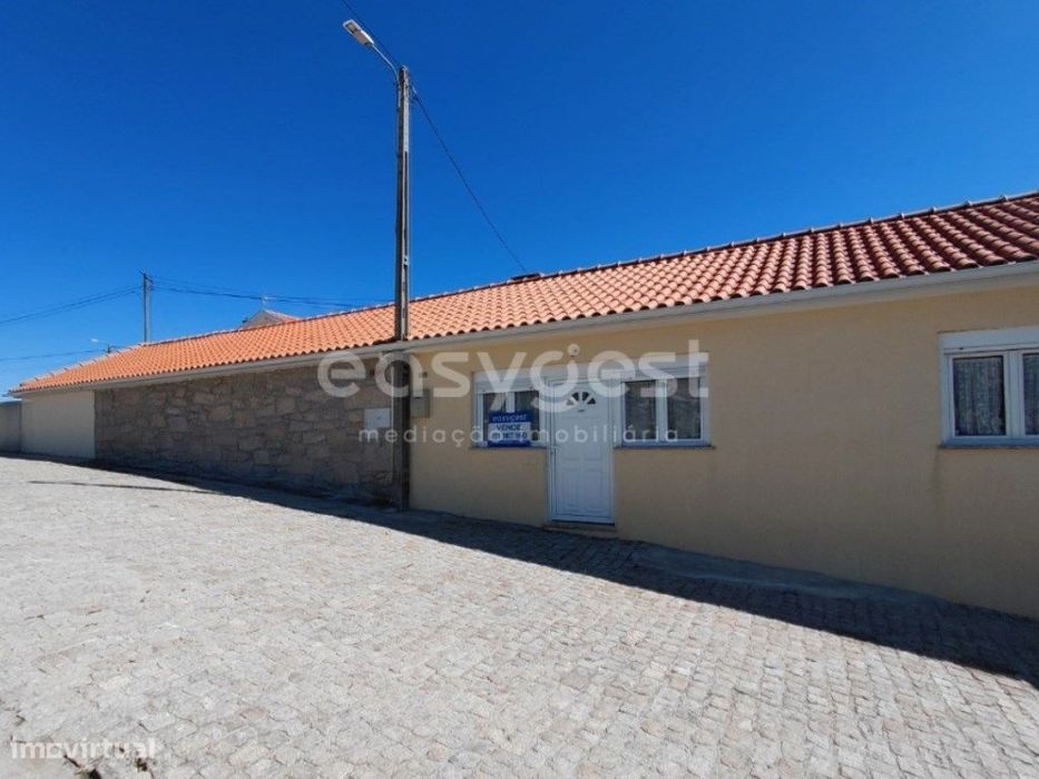 Conforto e comodidade: Casa de família, com quintal, à porta de Car...