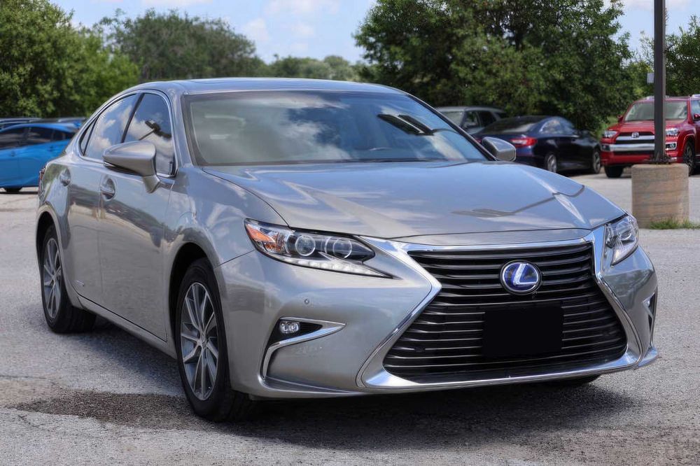Lexus ES 300h      2018