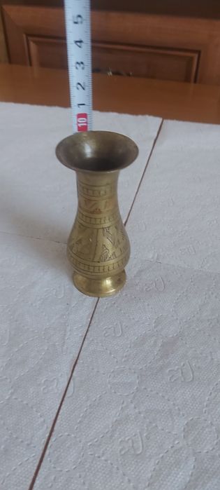 Dzbanuszek mosiężny .