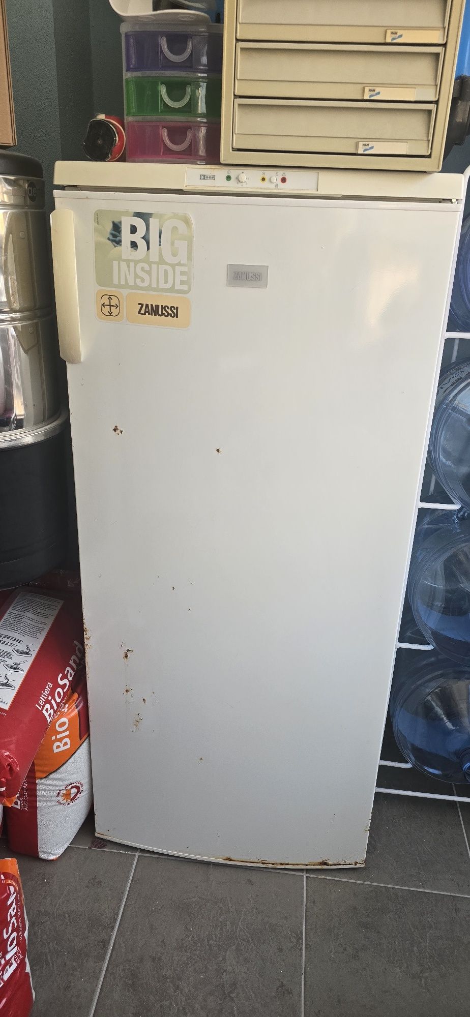 Arca ZANUSSI com 5 gavetas e 1 porta