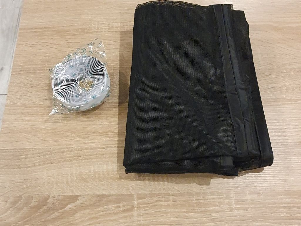 Moskitiera na drzwi czarna 90 x 210 cm z zamknięciem magnetycznym
