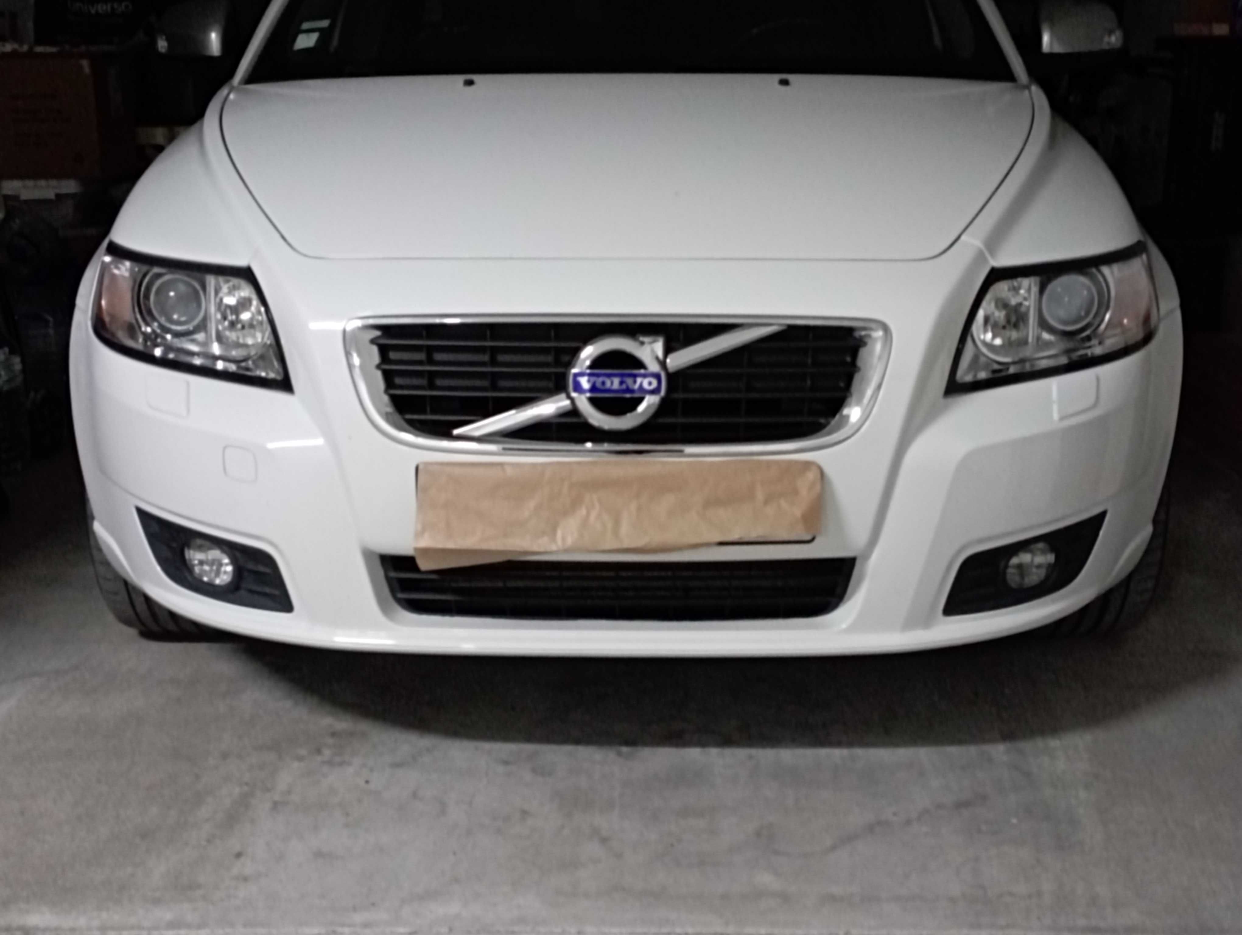 Ótica frontal esquerda, Volvo V50, ano 2012 (bi-xenon direcional)