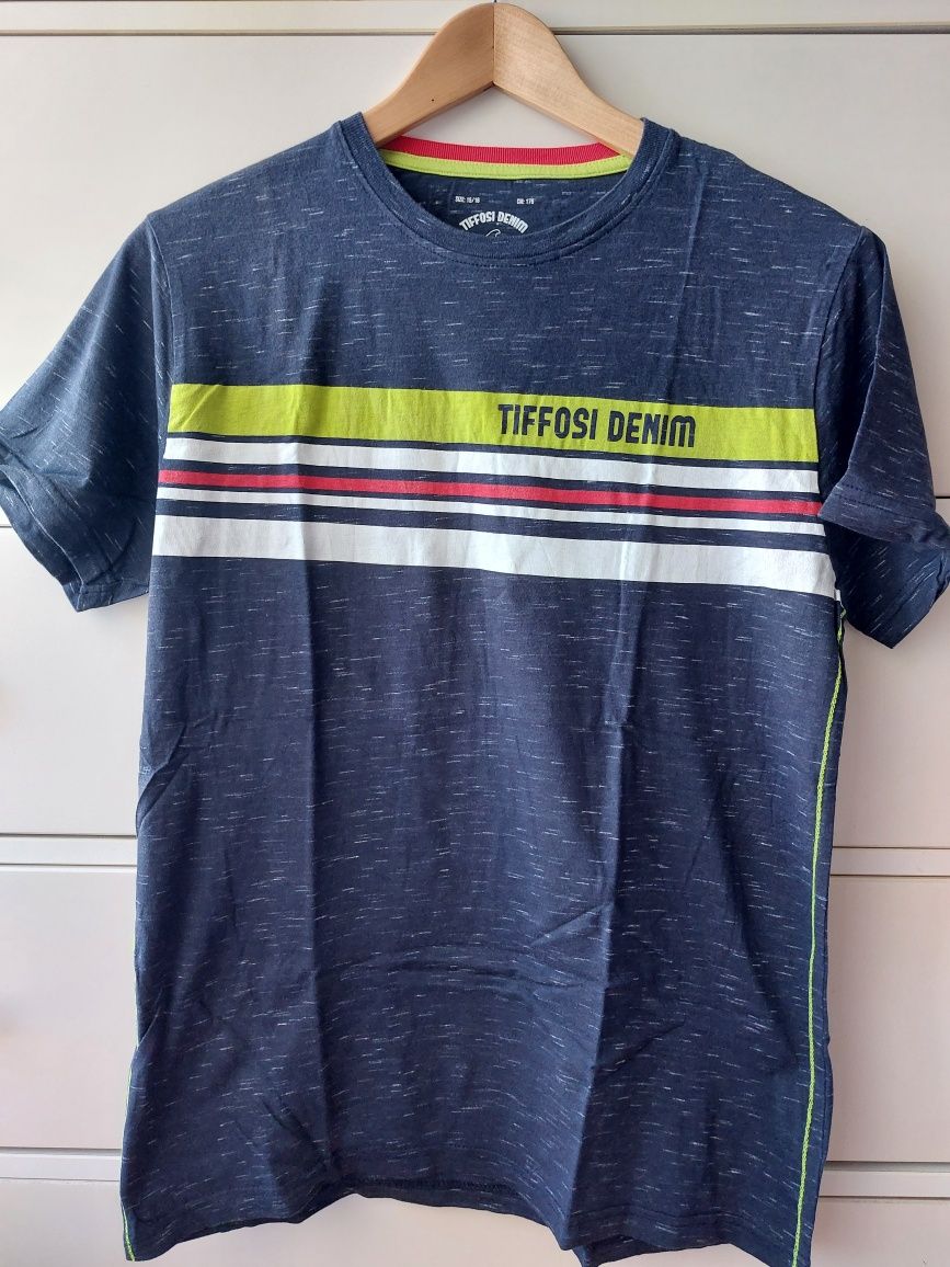 T-shirts menino. Marca: Tiffosi.