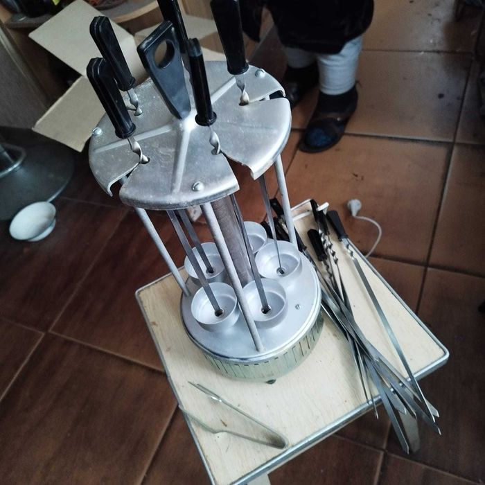 Электрошашлычница Grunhelm GSE10