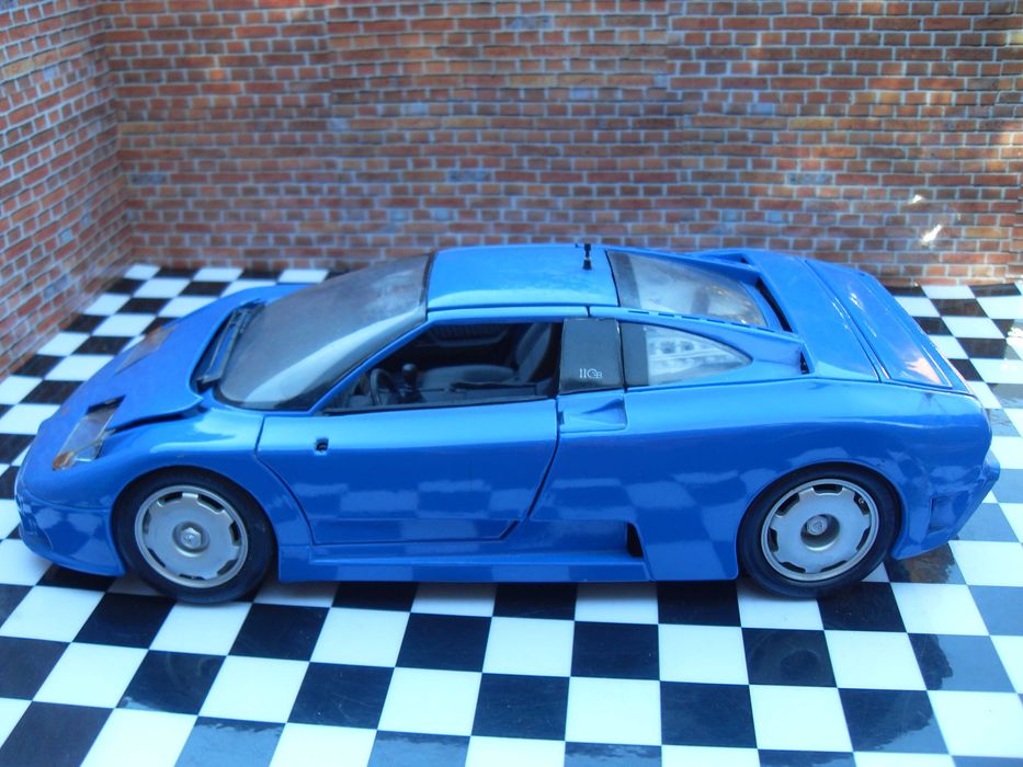 Bugatti EB 110  1:18