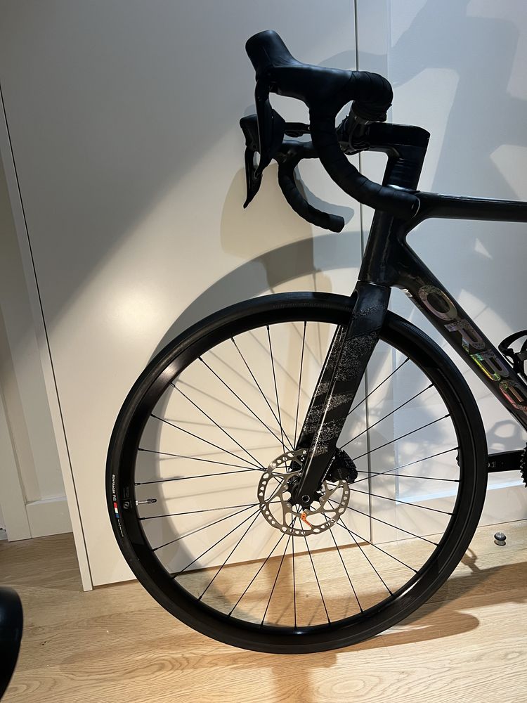 Orbea Orca M30i 2023 Shimano 105 eletronico 12v, disco, rodas Syncros
