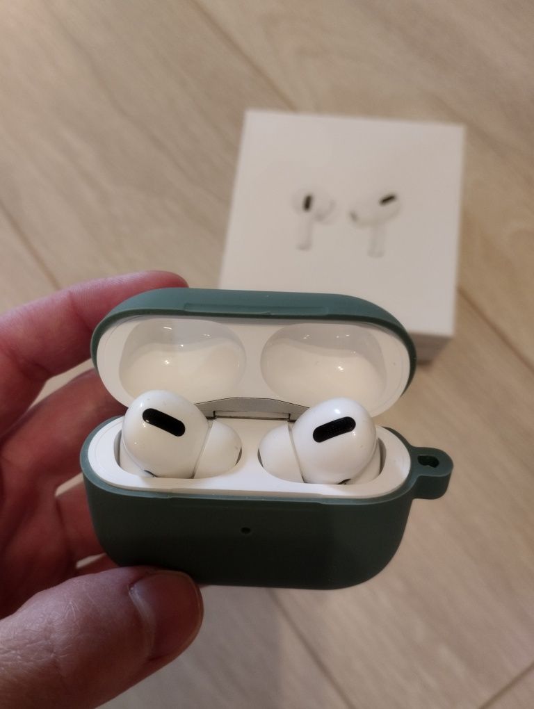 наушники airpods pro+2 чехла(не рабочие!)