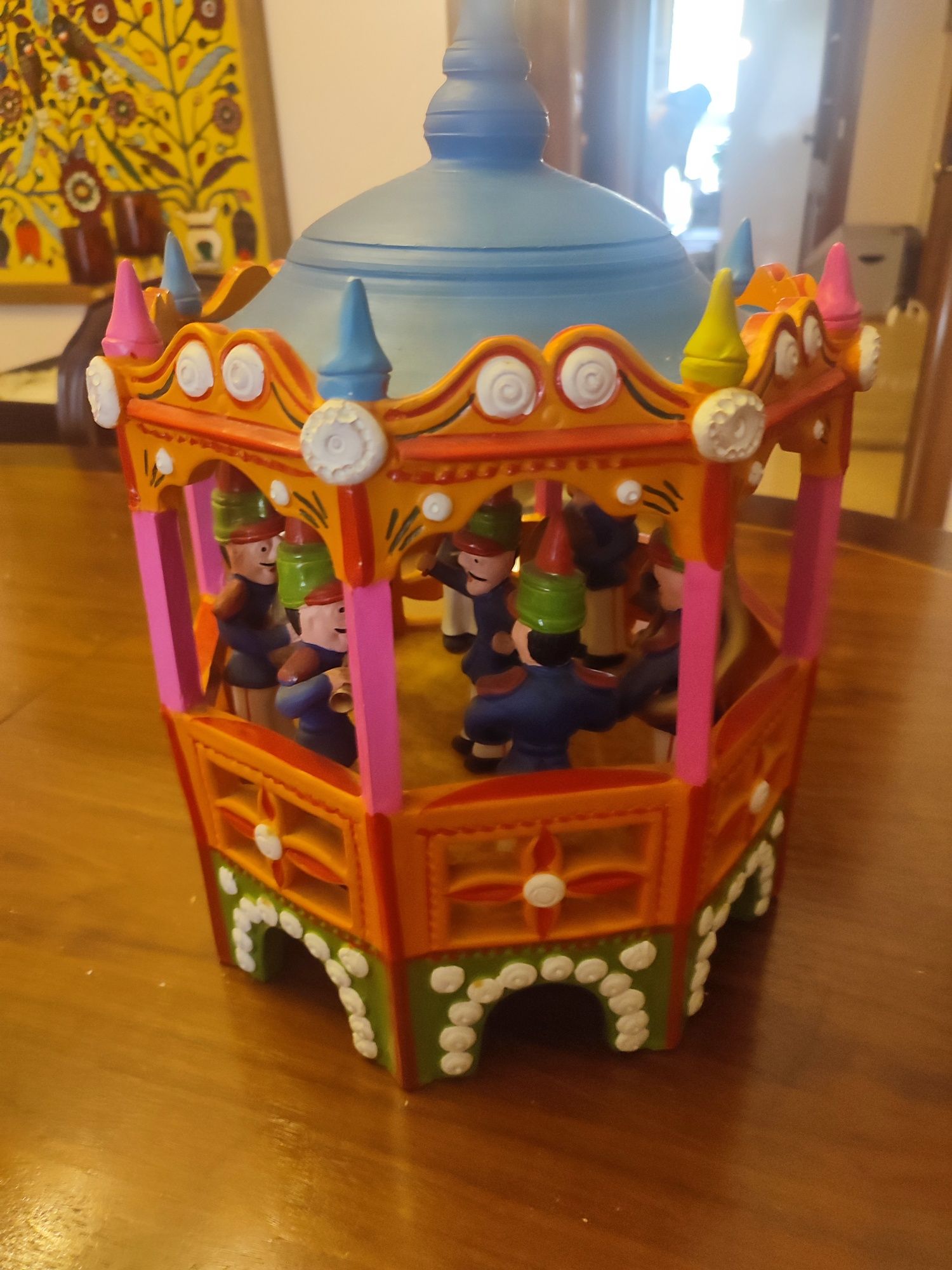 Vendo coreto  muito bonito com figuras Negociável