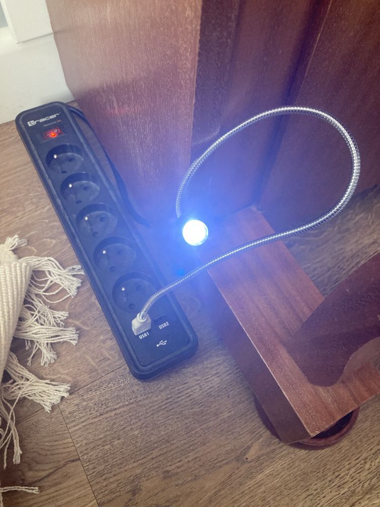 Lampka usb do komputera czytnika gniazdka metal elastyczna do czytania